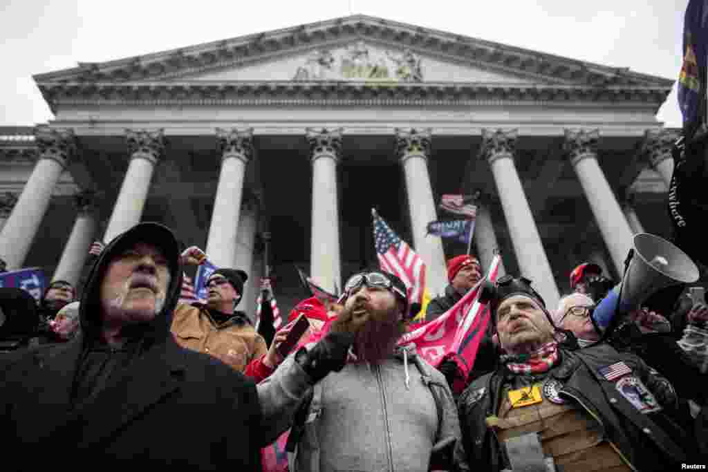 6 Ocak 2021 - Kongre binasına düzenlenen baskında Proud Boys dahil çeşitli aşırı sağcı grupların yanı sıra eski polis ve askerler de vardı