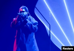 Grammy ödül törenlerini daha önce eleştiren The Weeknd de gecede bir performans sergiledi.